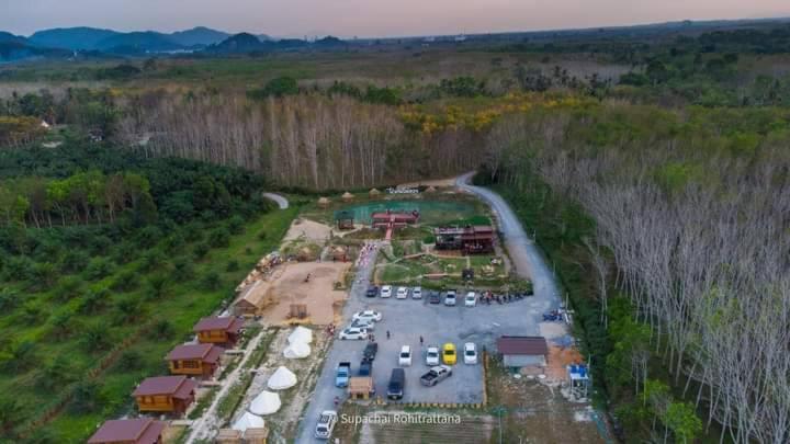 ไร่นาบัวหลวง คาเฟ่ & ฟาร์มสเตย์ Raina Bualuang Cafe & Farm Stay Ban Na No Extérieur photo