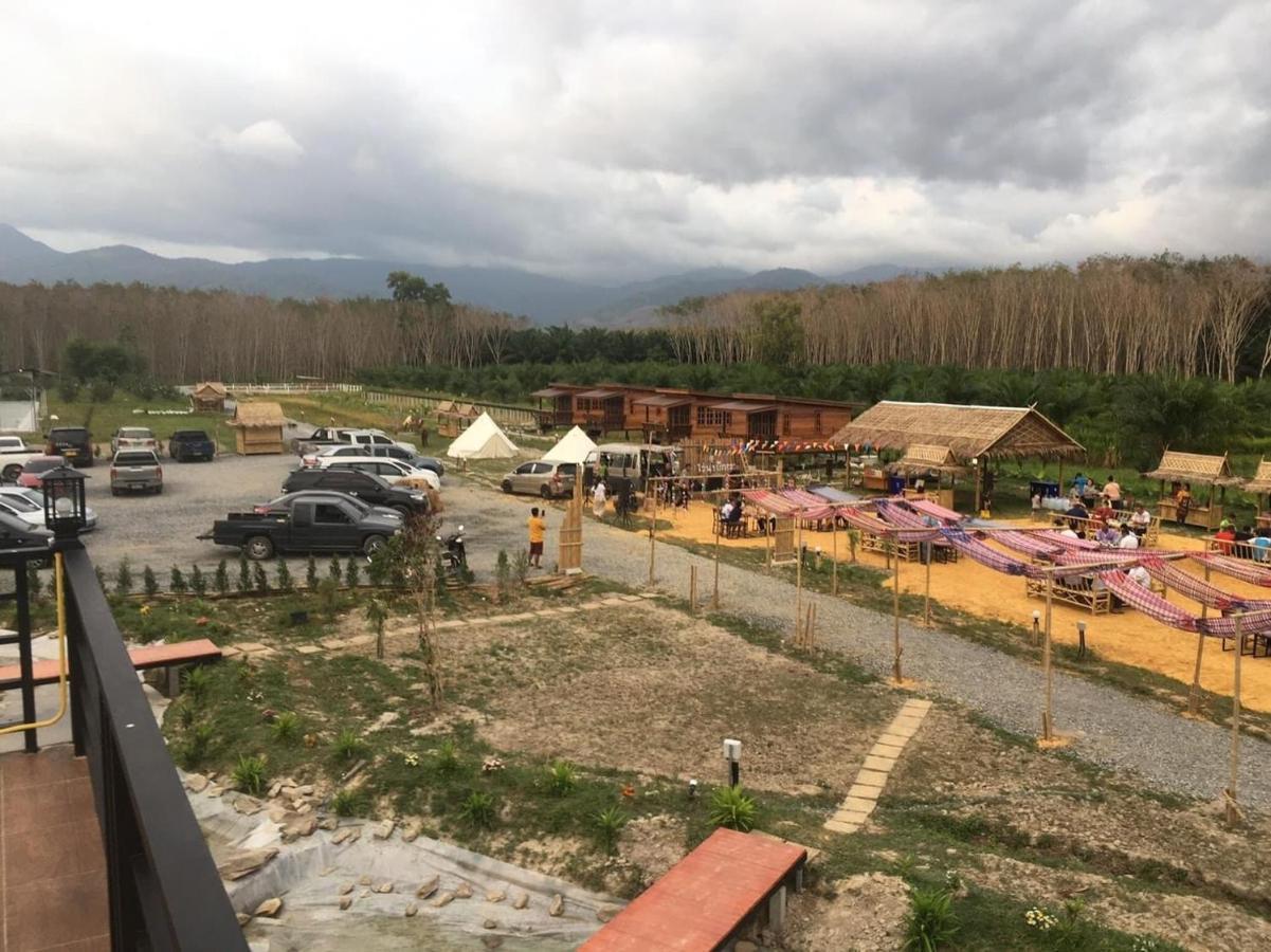 ไร่นาบัวหลวง คาเฟ่ & ฟาร์มสเตย์ Raina Bualuang Cafe & Farm Stay Ban Na No Extérieur photo