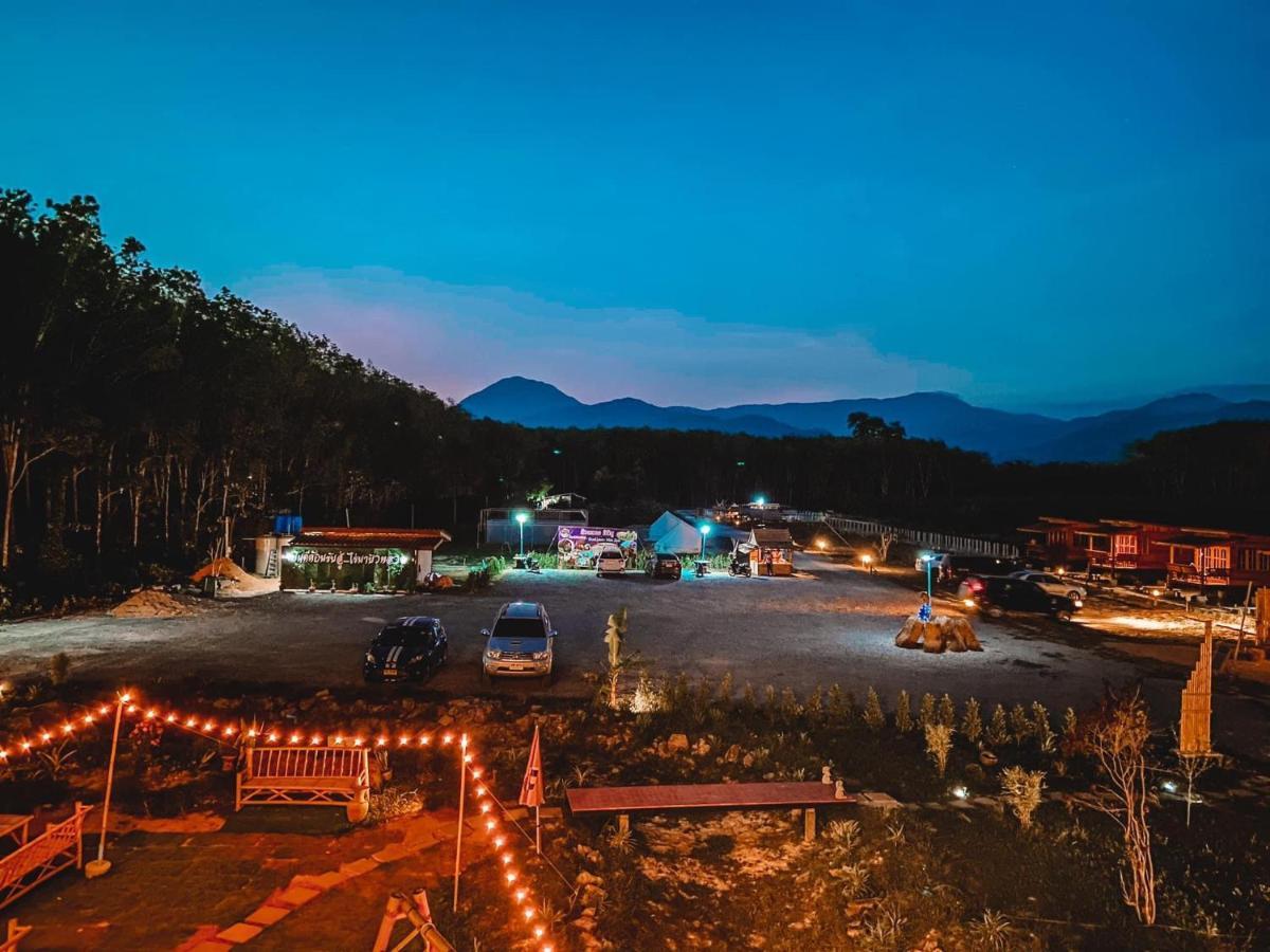 ไร่นาบัวหลวง คาเฟ่ & ฟาร์มสเตย์ Raina Bualuang Cafe & Farm Stay Ban Na No Extérieur photo